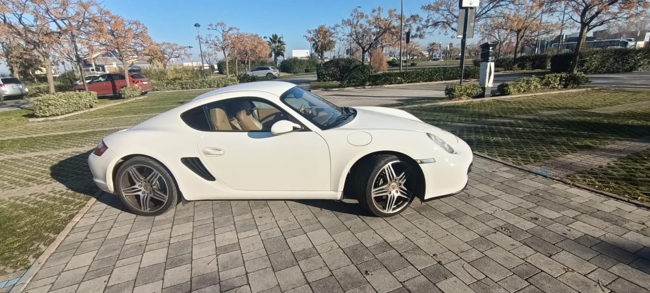 Porsche Cayman 2.7