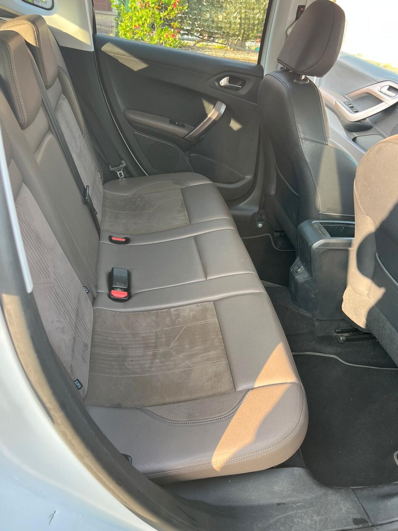 Peugeot 2008 1.6 e-HDi 115 CV Stop&Start Allure