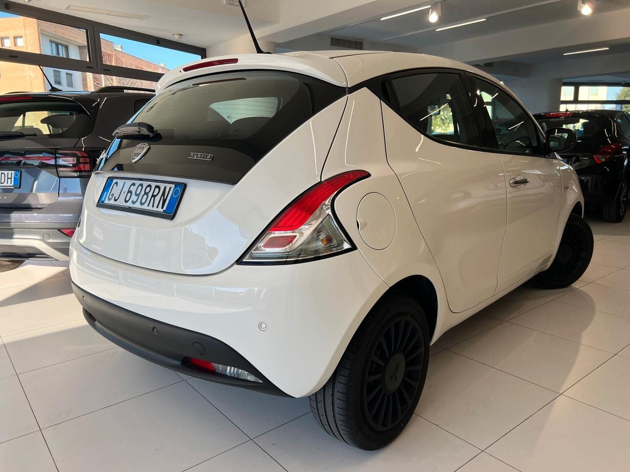 Lancia Ypsilon 1.0 FireFly 5 porte S&S Hybrid Silver