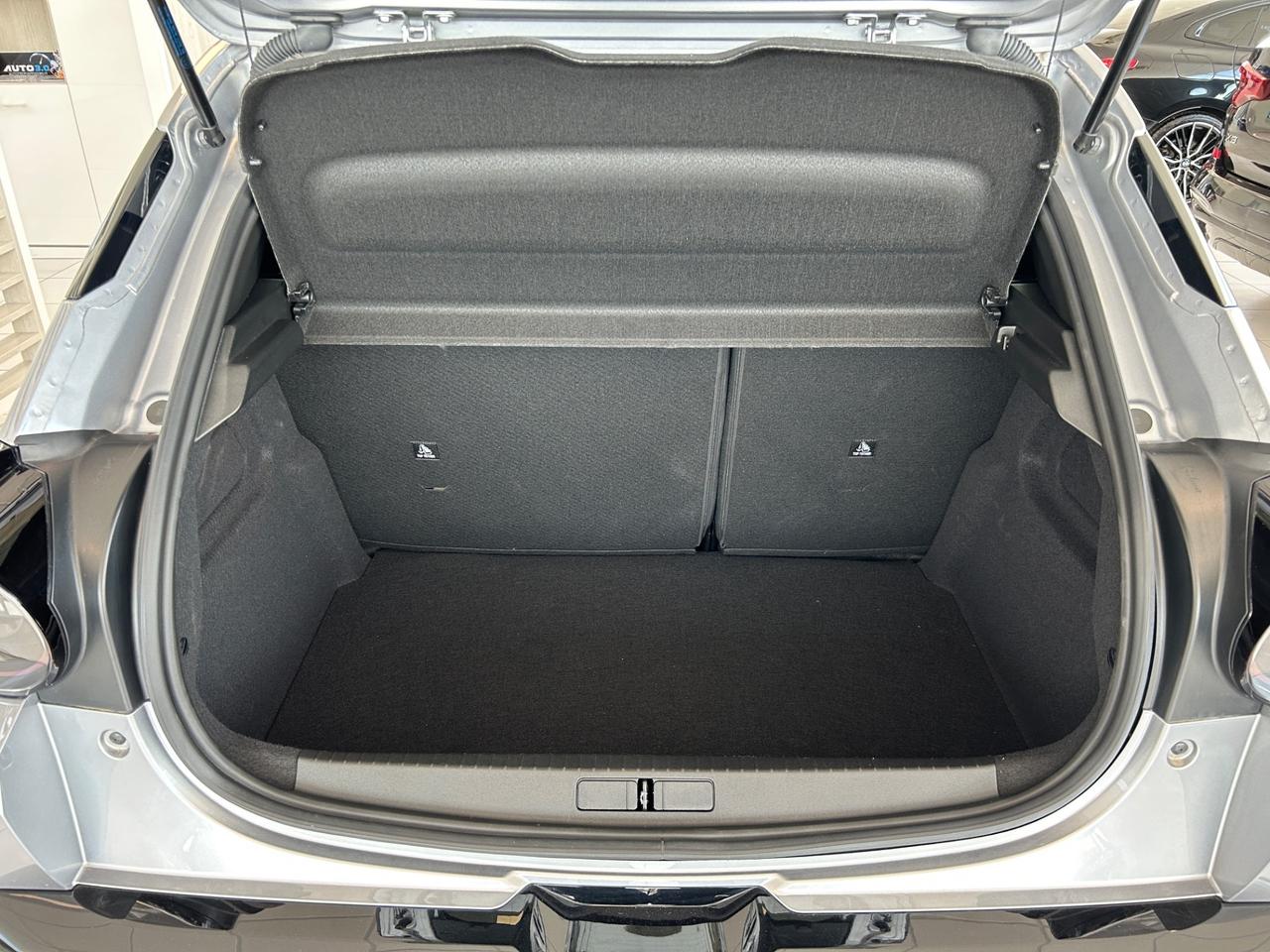 Lancia Ypsilon Hybrid e-DCT LX Neopatentati