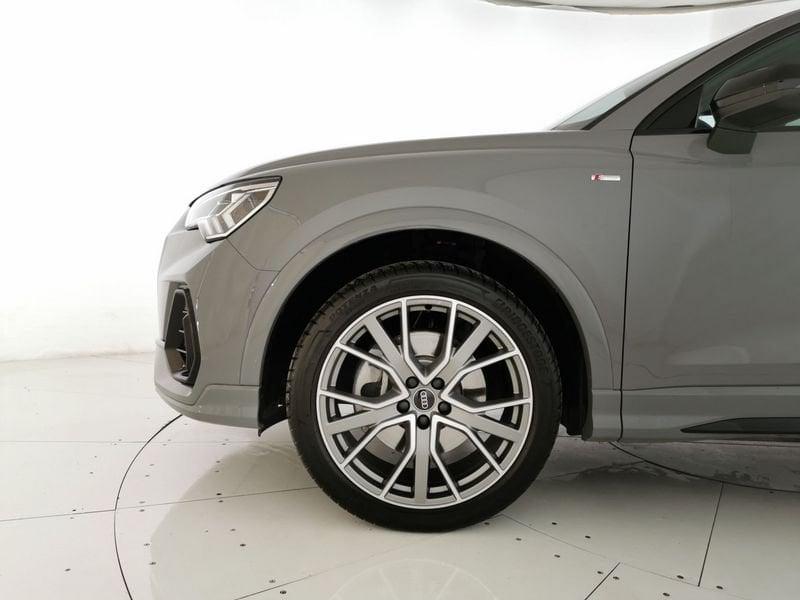 Audi Q3 40 2.0 tfsi Identity Black quattro s-tronic