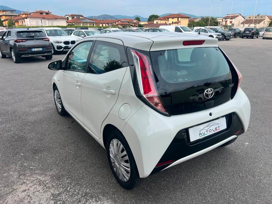 Toyota Aygo 1.0 x-clusiv 5p