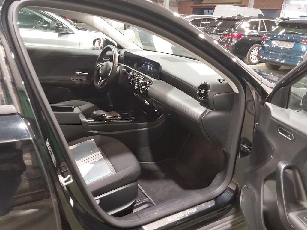 MERCEDES-BENZ A 180D 116CV AUTOMATIC BUSINESS SOLUTION ( NAVI PREMIUM - CRUISE - PARK ASSISTANT ) CC. 1.950