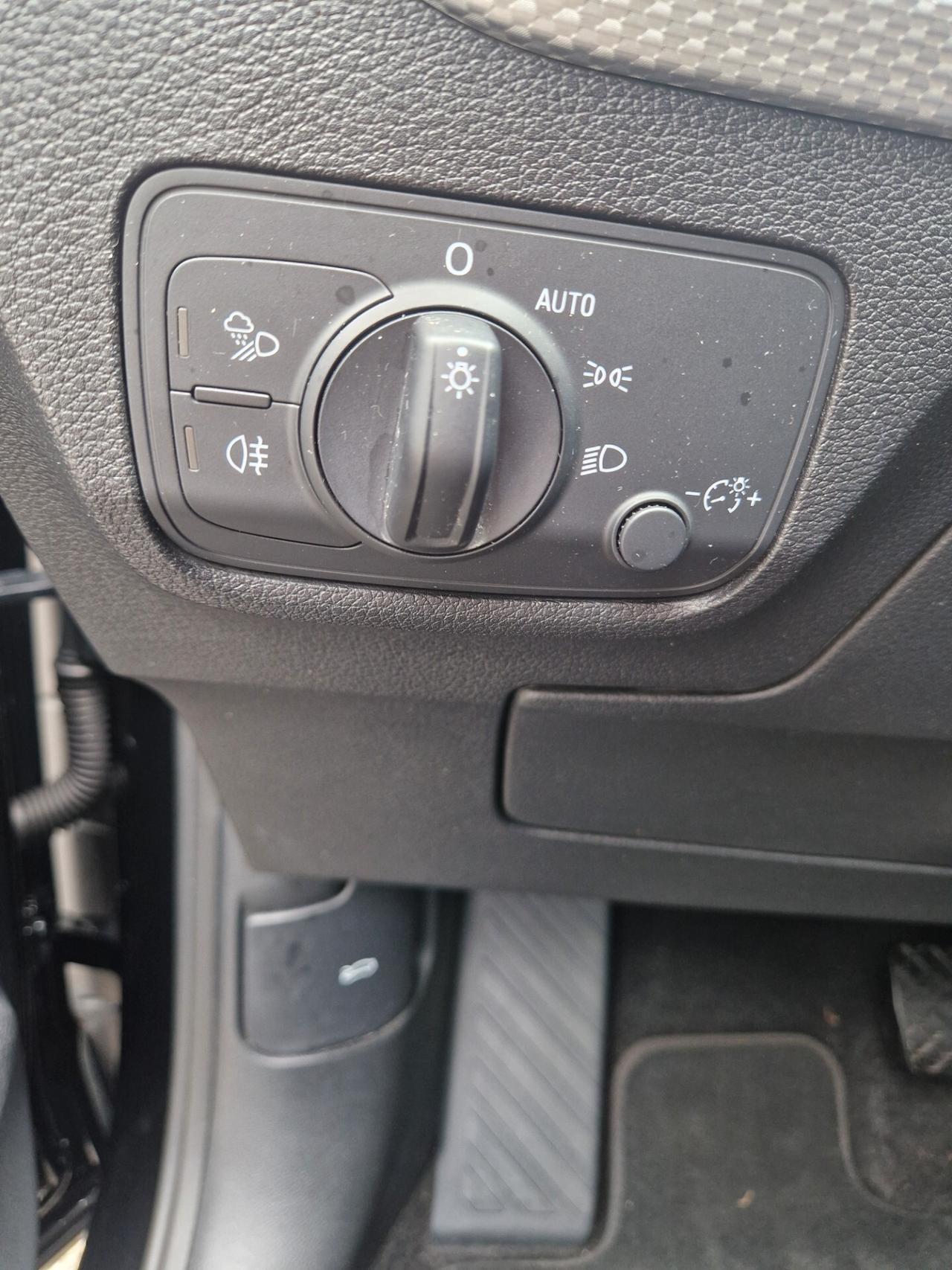 Audi Q2 35 TDI quattro S tronic Identity Black