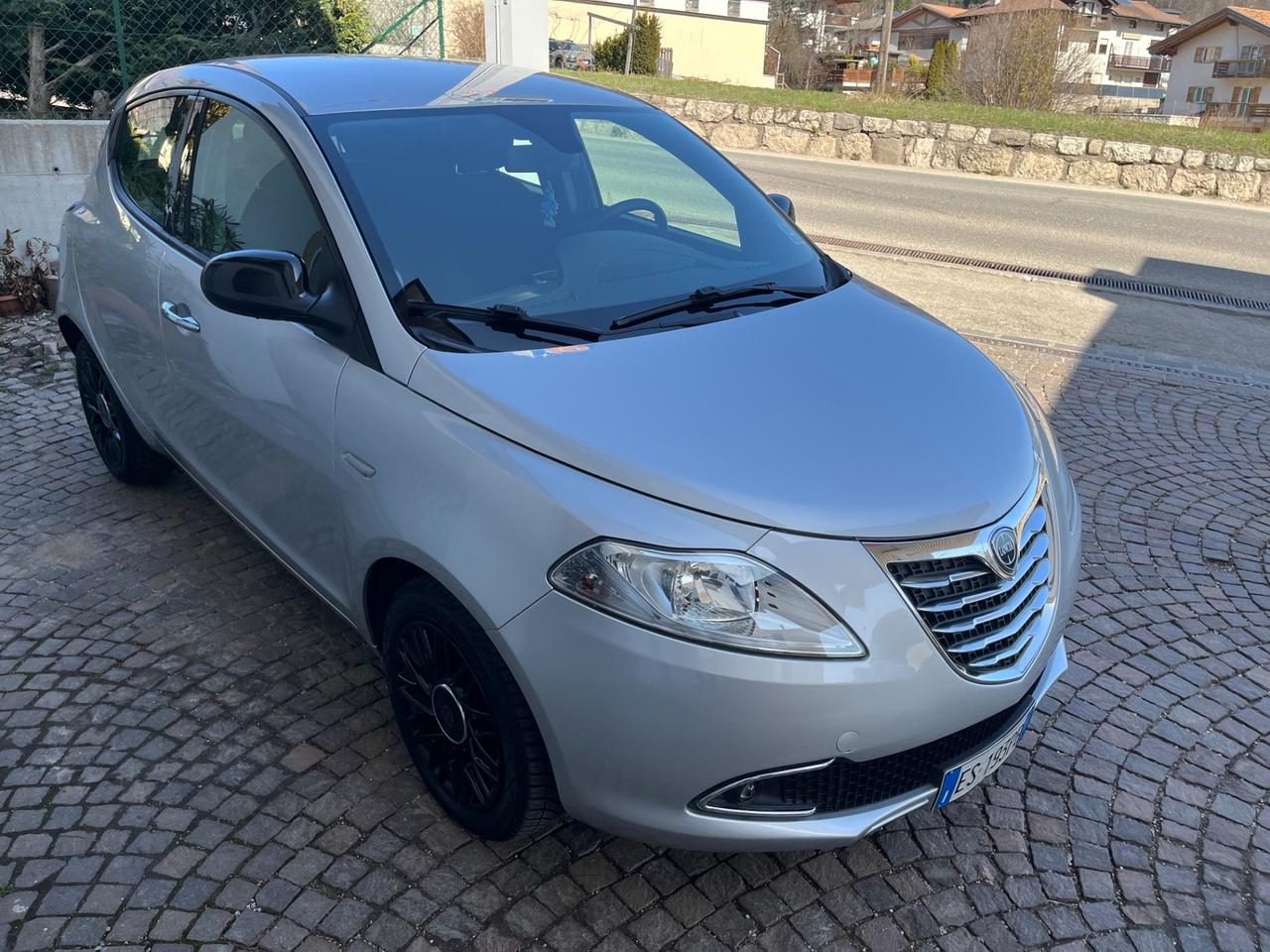 Lancia Ypsilon 0.9 TwinAir 85 CV 5 porte S&S Gold