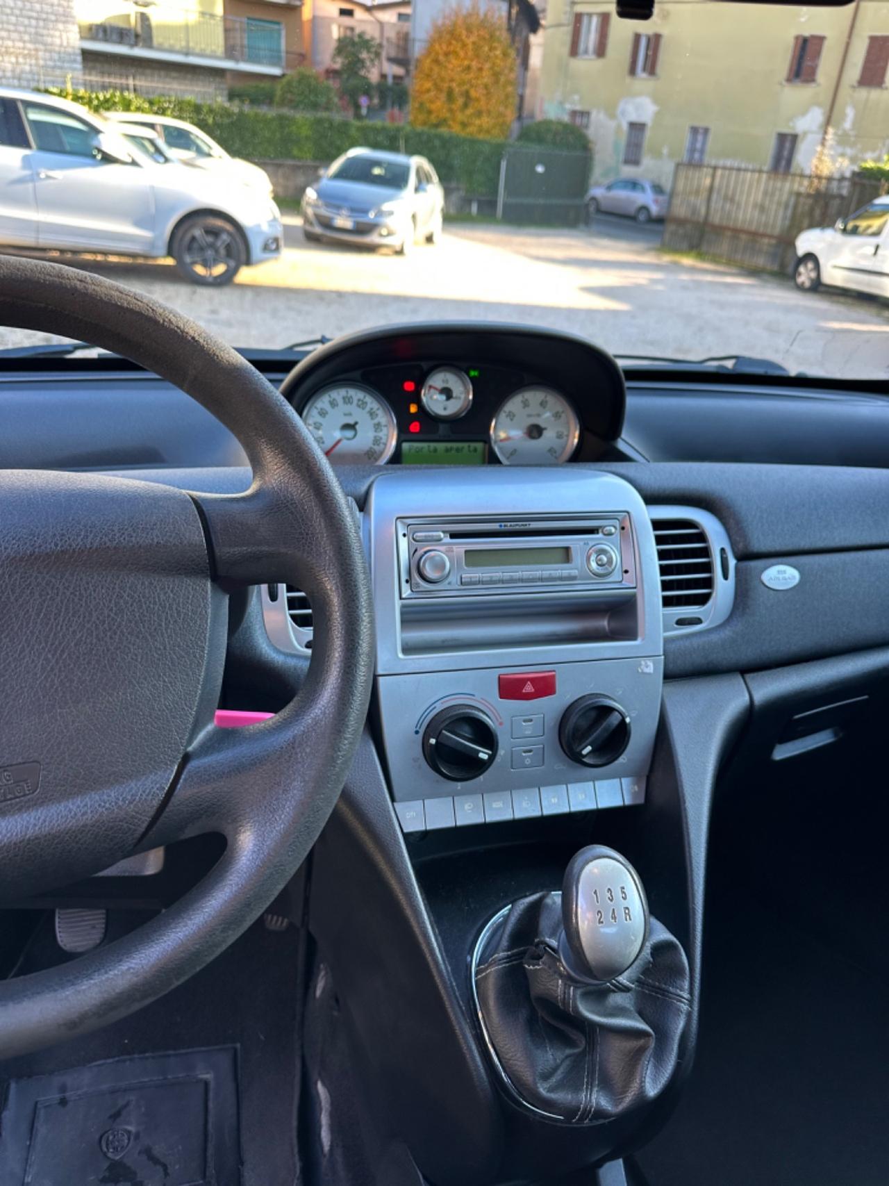 Lancia YPSILON 1.2 UNYCA NEOPAT KMCERT GARANZ