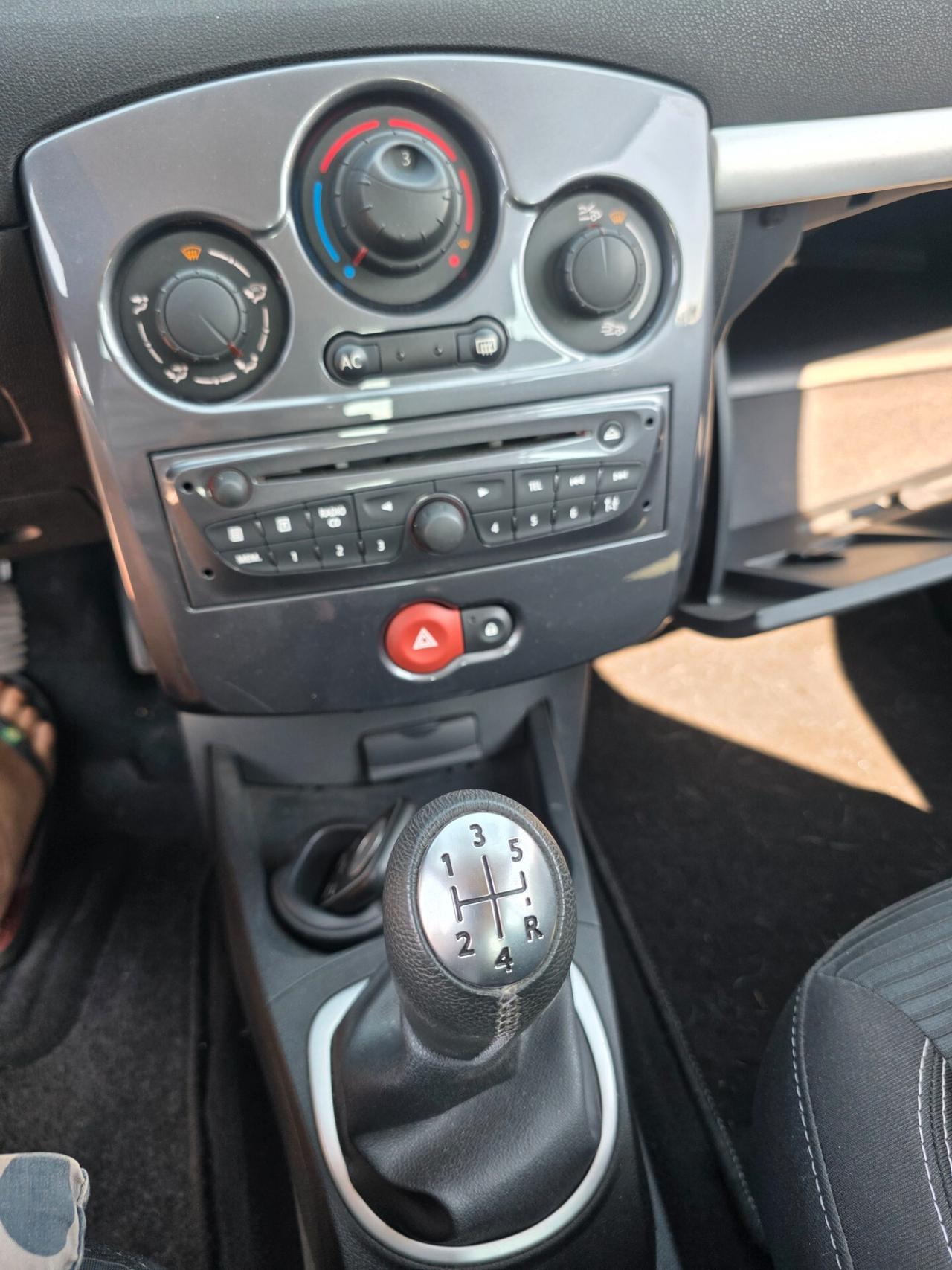 Renault Clio 1.2 75CV perfetta e garantita 12 mesi