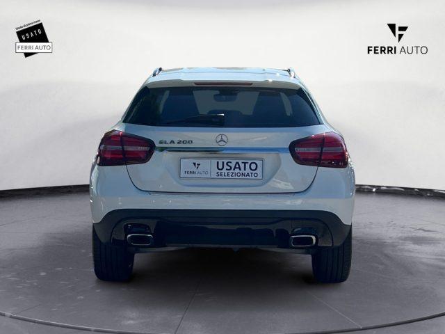 MERCEDES-BENZ GLA 200 Sport