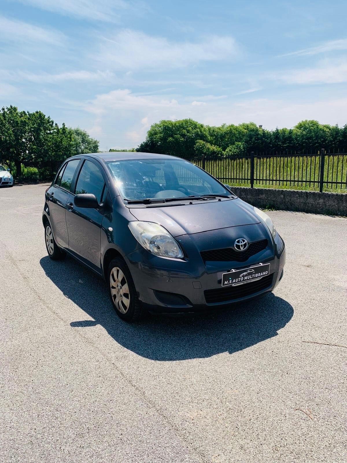 Toyota Yaris 1.0 benzina 2011 130.000km neo patentati