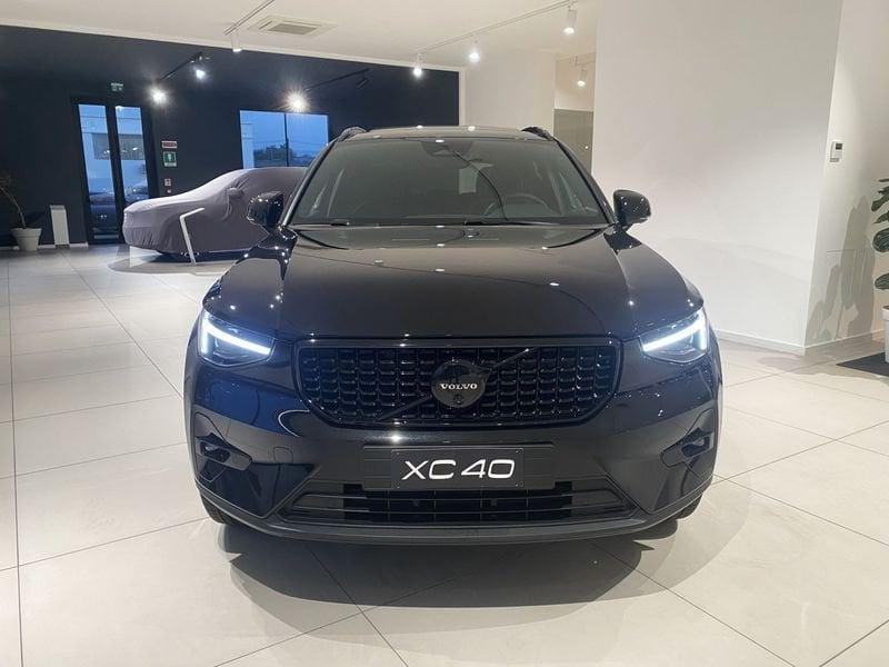 Volvo XC40 B3 163+11 CV Mild Hybrid Automatico Ultra Black Edition