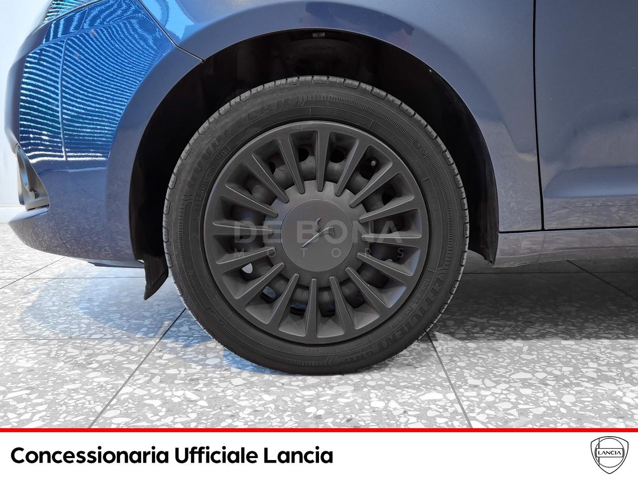 Lancia Ypsilon 1.0 firefly hybrid silver s&s 70cv