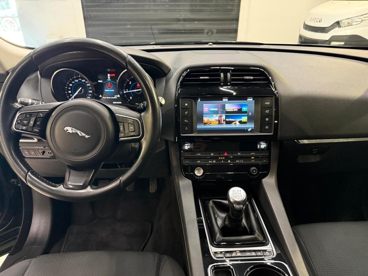 Jaguar F-Pace 2.0 D 180 CV Portfolio