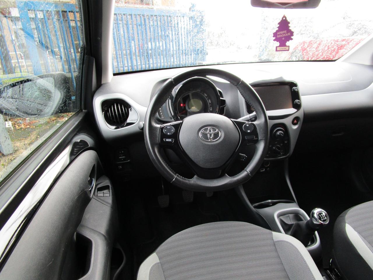 Toyota Aygo Connect 1.0 VVT-i 72 CV 5 porte x-play MMT