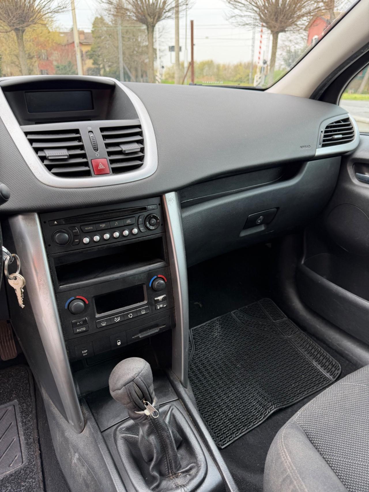 Peugeot 207 1.6 HDi 90CV 3p. XS si neopatentati