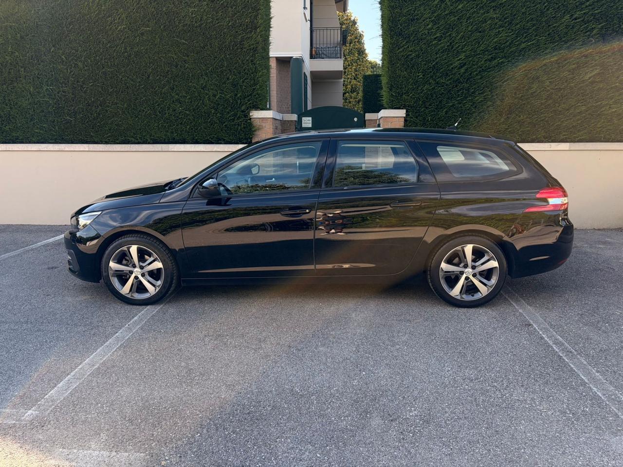 Peugeot 308 BlueHDi 130 S&S SW Allure