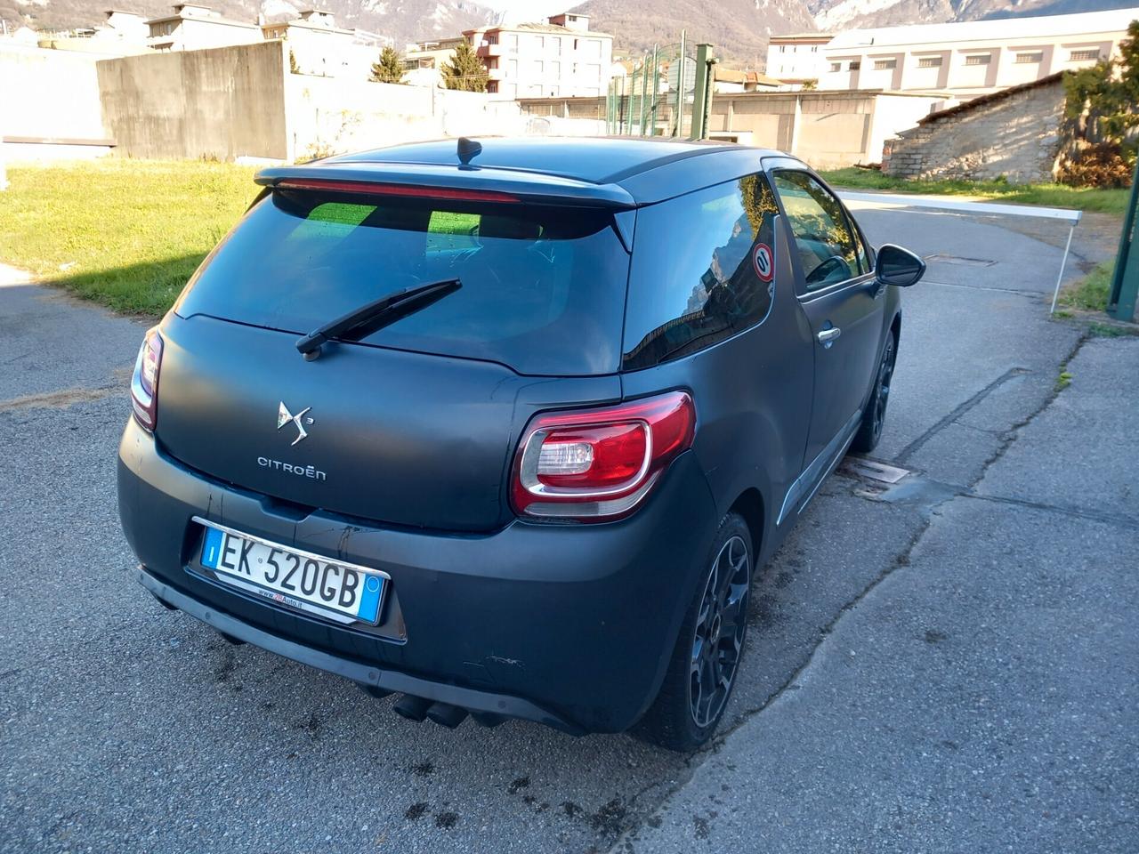 DS3 3 1.6 THP 155 Just Black