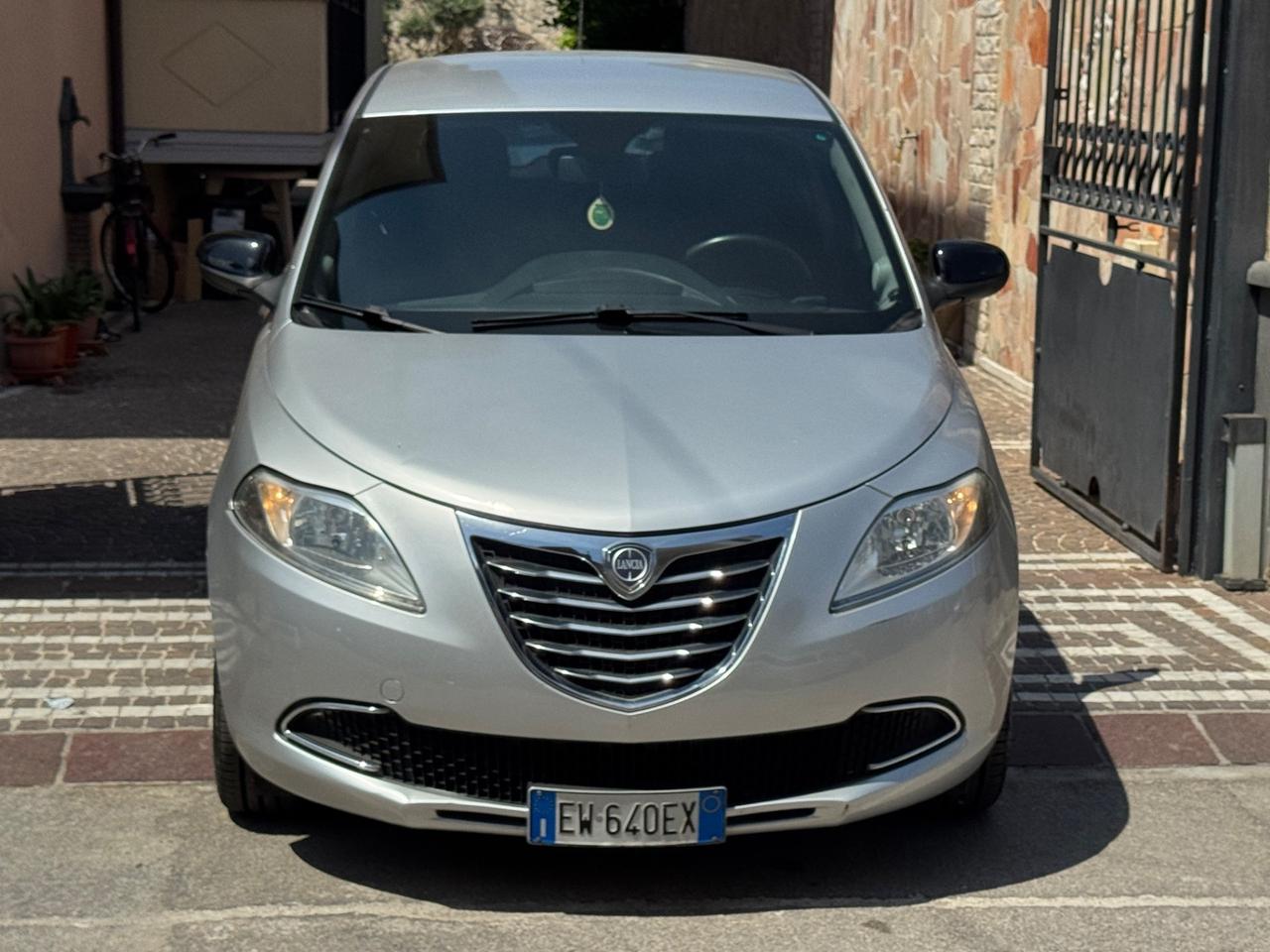 Lancia Ypsilon 1.2 69 CV 5 porte S&S Silver