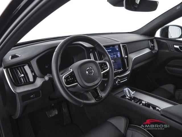 VOLVO XC60 2.0 b5 Plus Dark awd auto