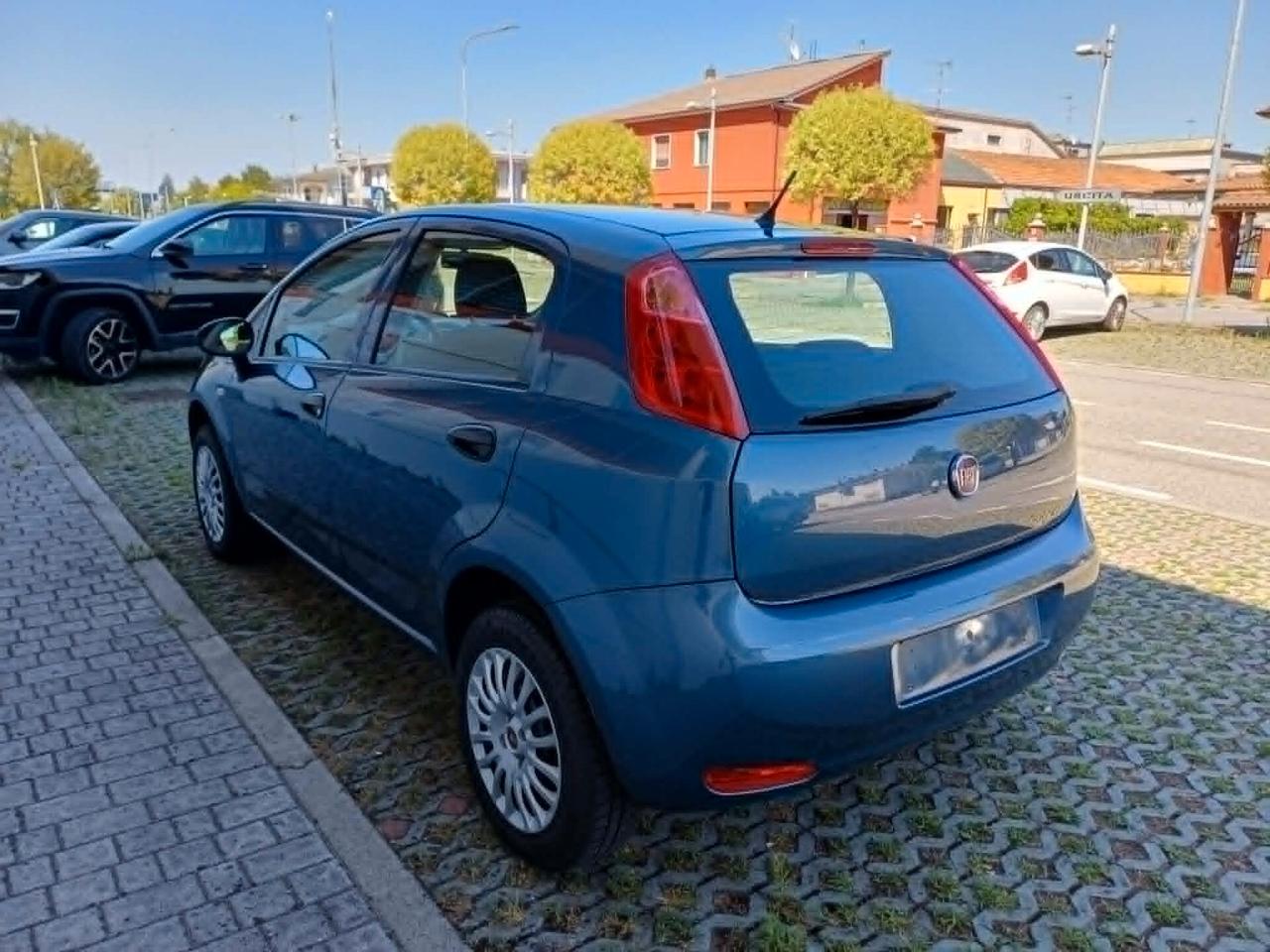 Fiat Punto 1.4 8v 77 cv 5 porte Natural Power Street