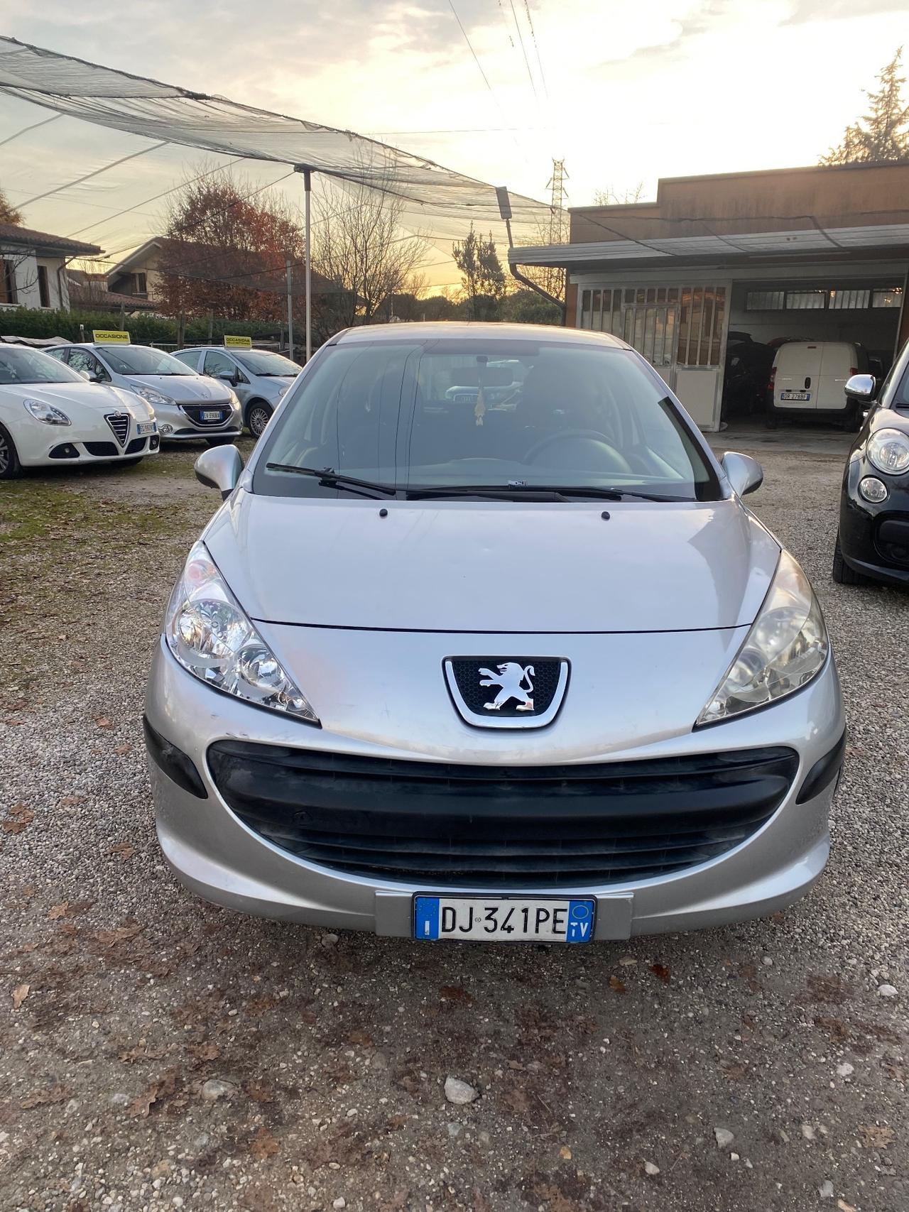Peugeot 207 1.4 8V 75CV 3p. ONE Line