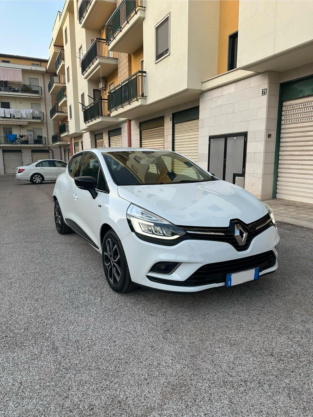 Renault Clio TCe 12V 75 CV 5 porte Moschino Zen
