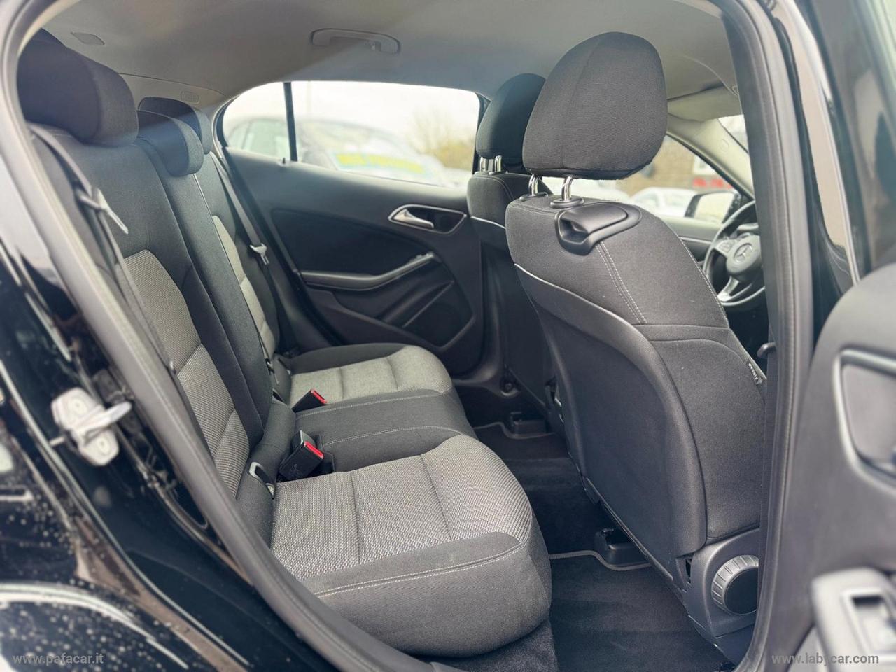 MERCEDES-BENZ GLA 180 Executive