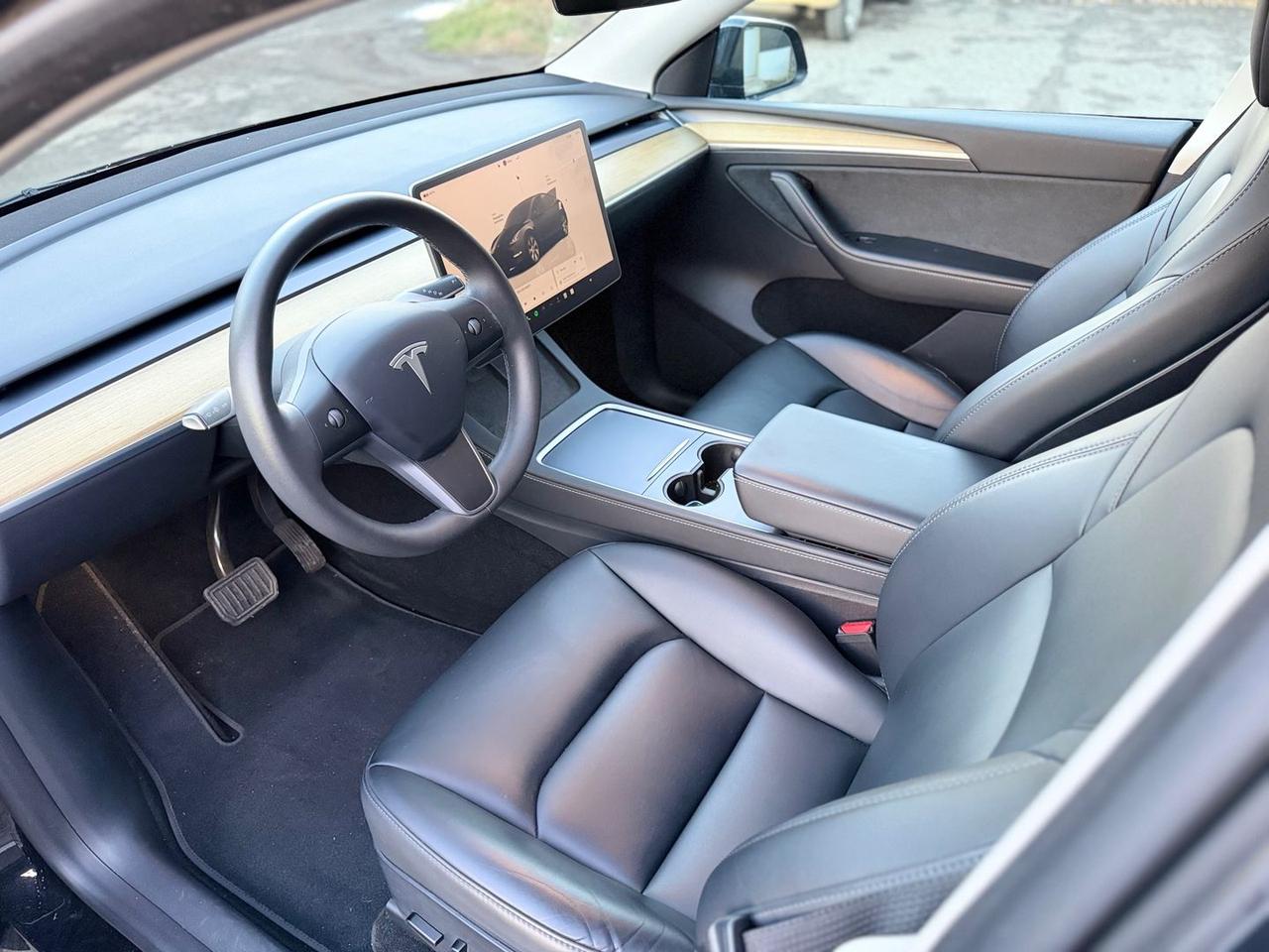 Tesla Model Y Maximum Range / Premium #9286