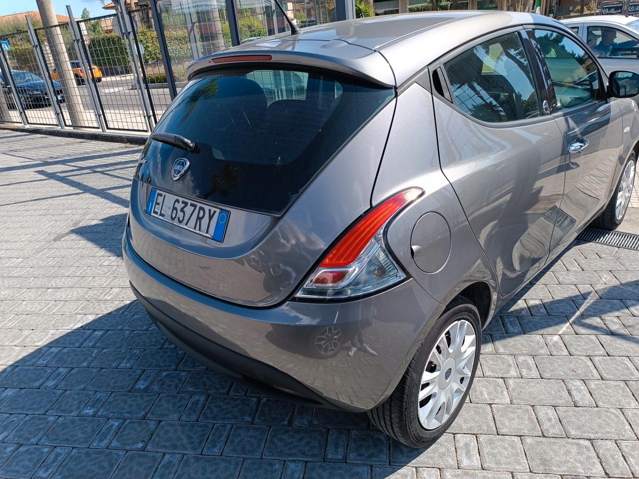 Lancia Ypsilon 1.2 69 CV 5 GPL Ecochic Silver