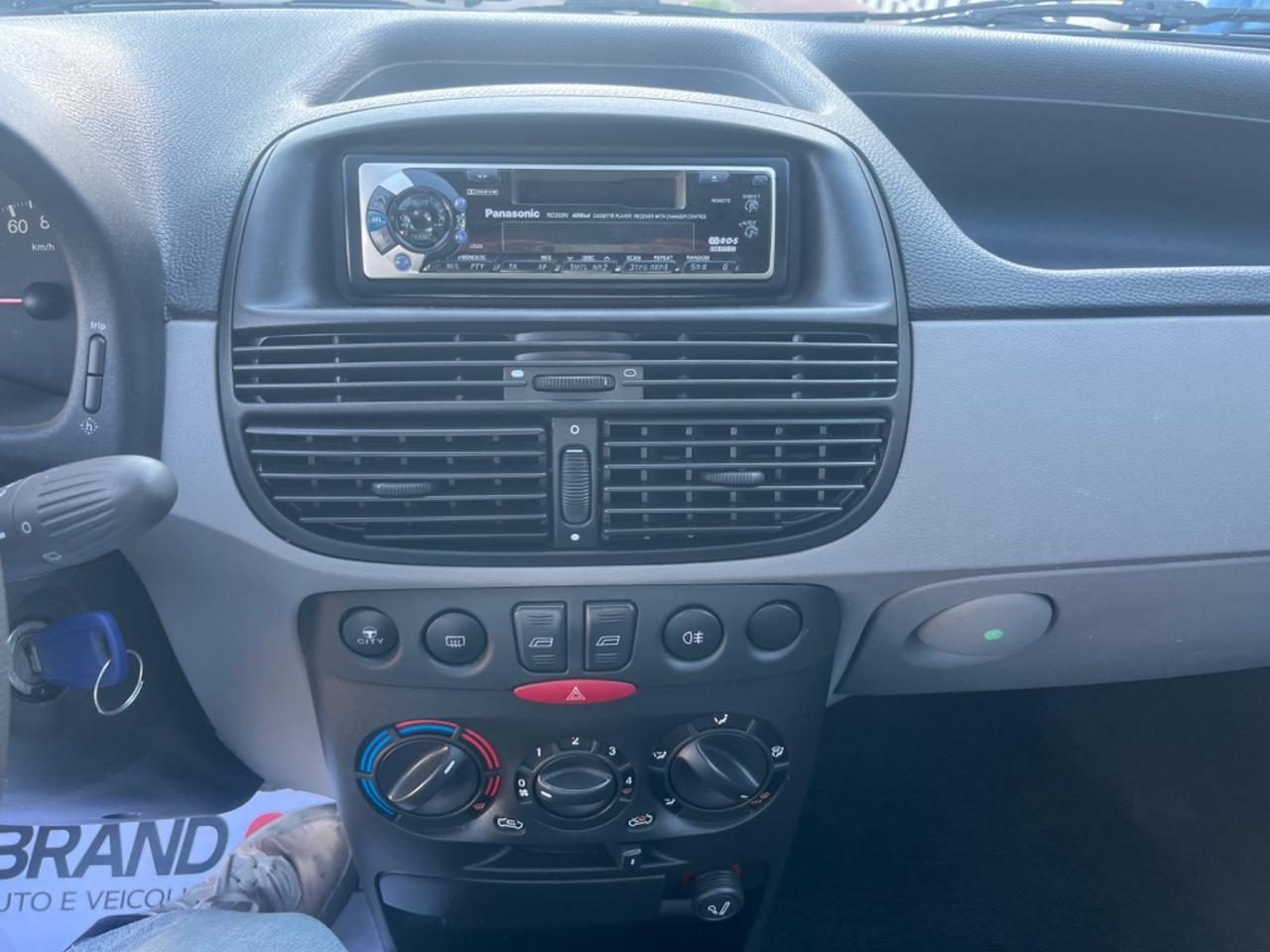 Fiat Punto 1.2i cat 5 porte Unipro 2001