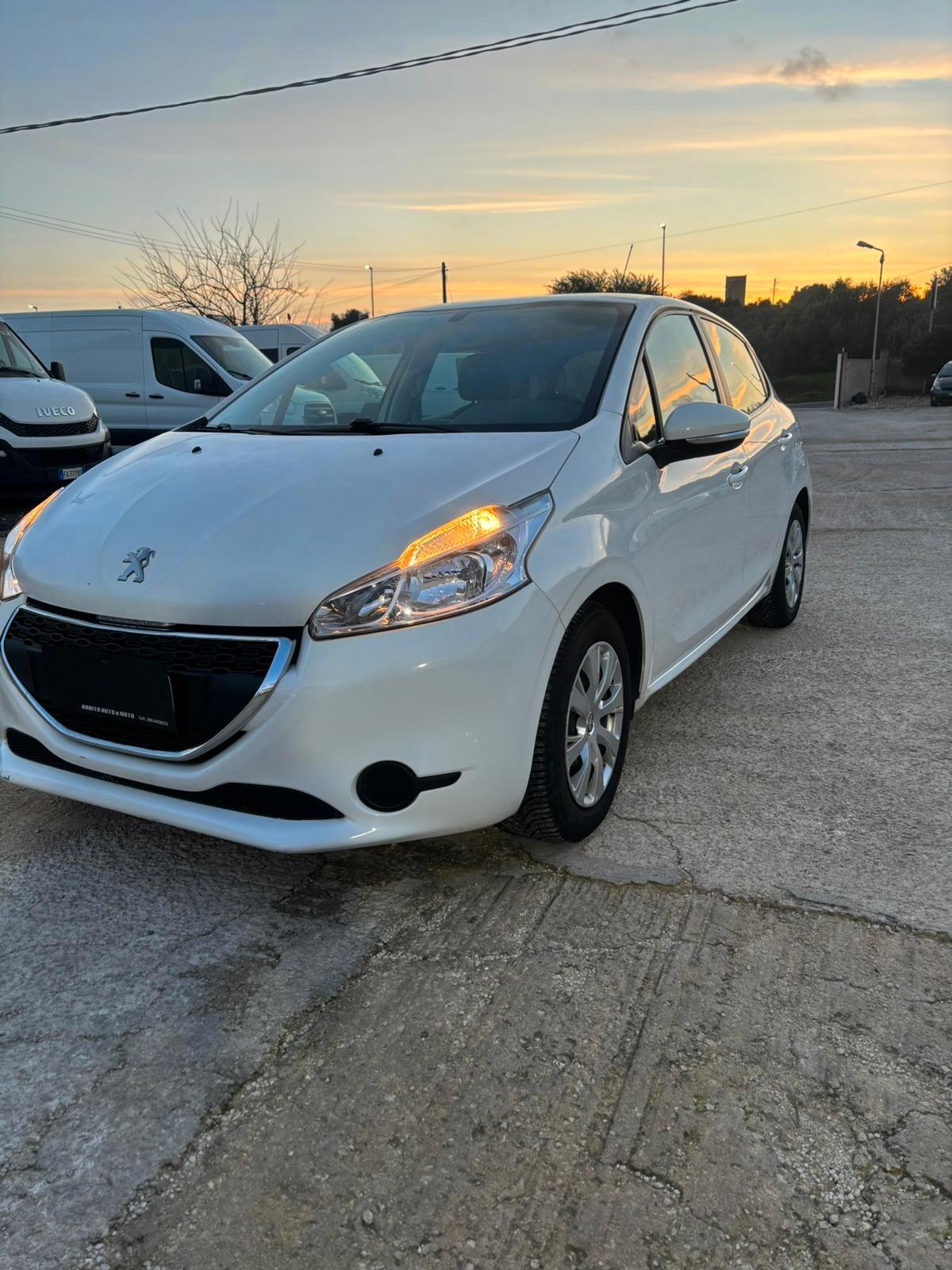 Peugeot 208 1.4 HDi 68 CV 5 porte Allure