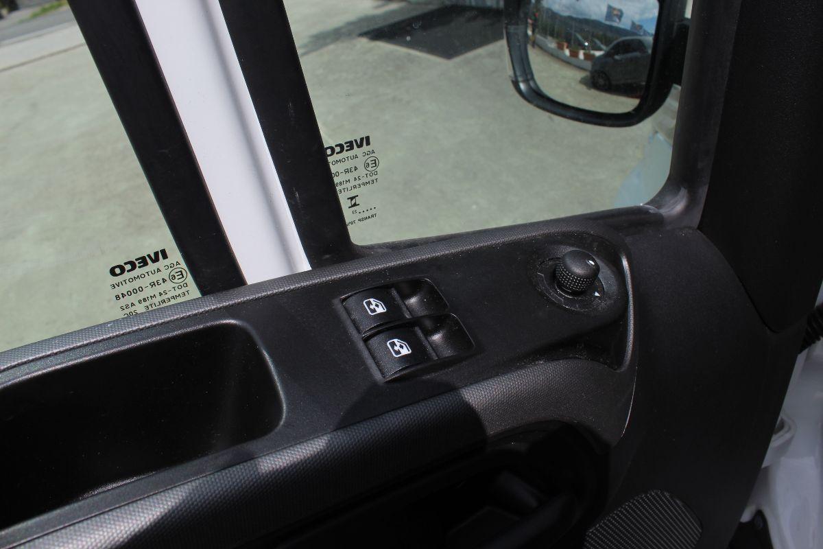 IVECO Daily 40-180 Hi-Matic Carroattrezzi