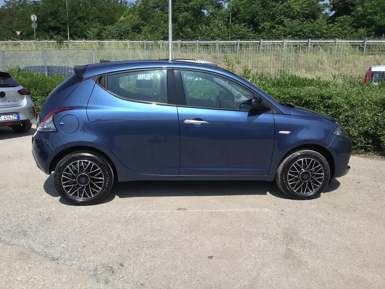 Lancia Ypsilon 1.0 FireFly 70 Cv Hybrid Platino KM0