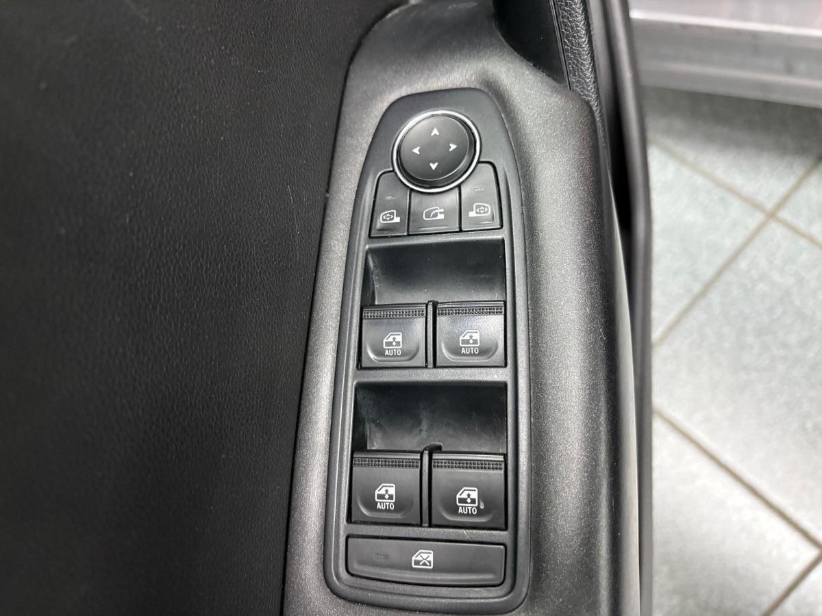 RENAULT CAPTUR Blue dCi 8V 115 CV EDC Init. Par. UNICO PROPRIETARIO/ IVA DEDUCIBILE/ NAVIGATORE