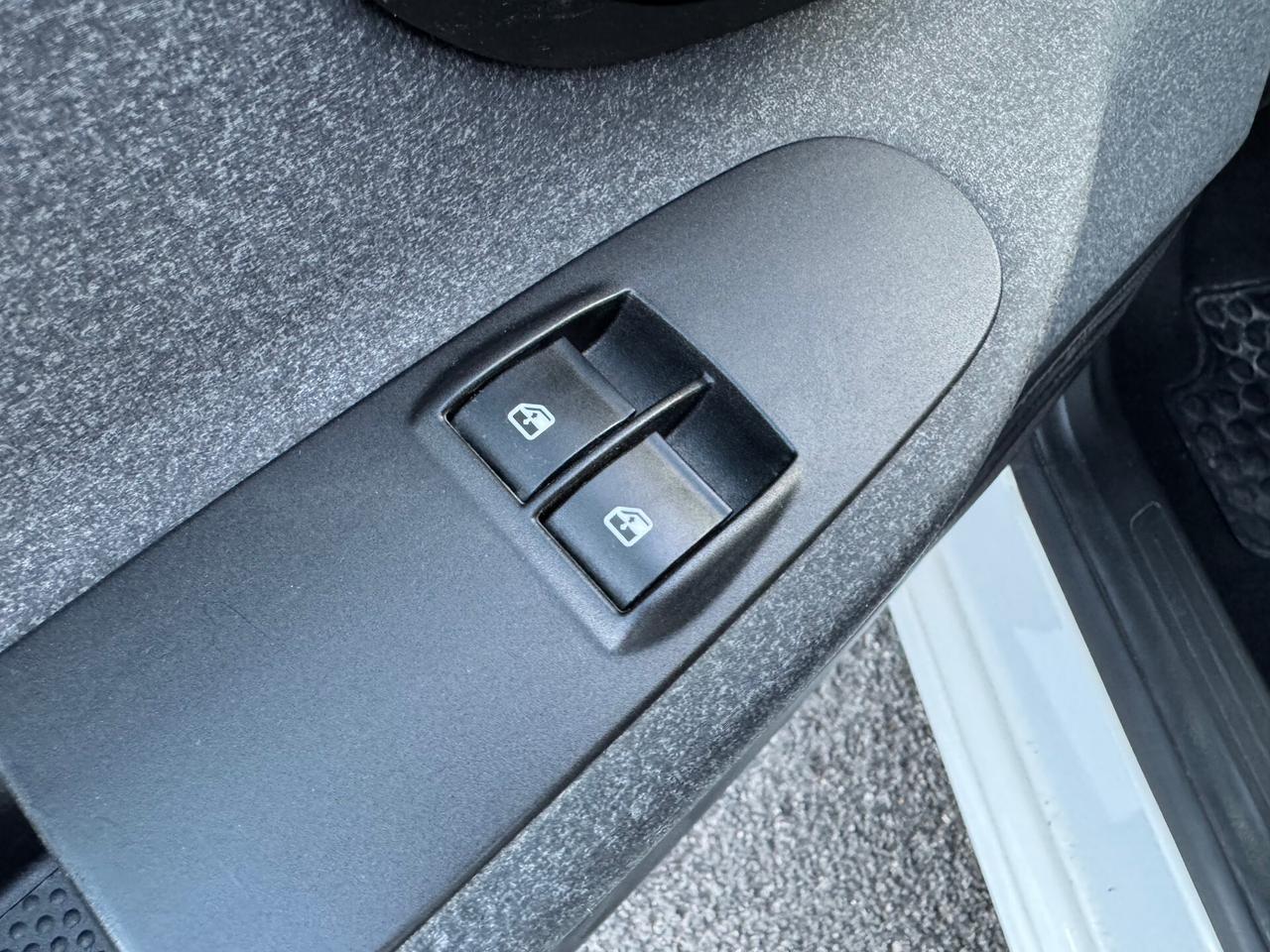 Lancia Ypsilon 1.0 FireFly 5 porte S&S Hybrid Ecochic Silver