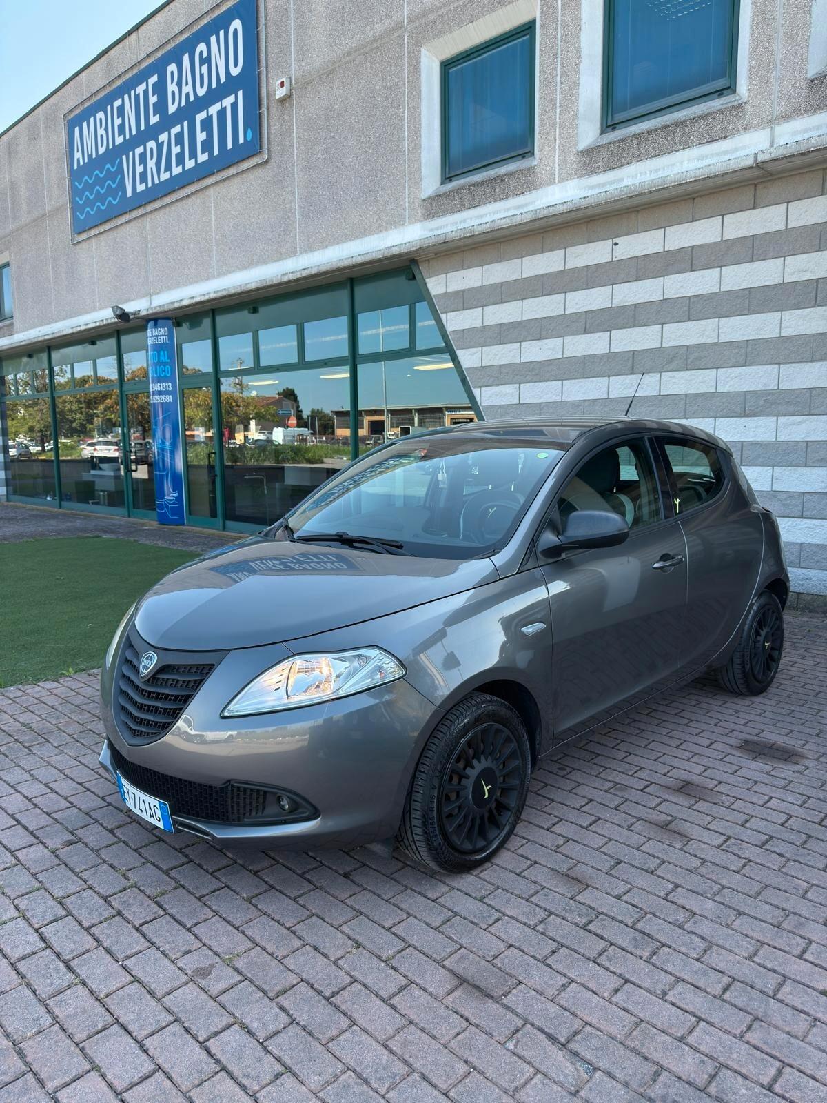 Lancia Ypsilon 1.2 69 CV 5 porte Silver