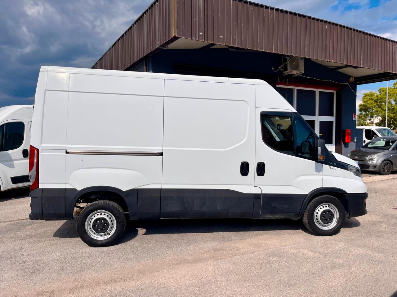 IVECO DAILY 35-120 2.3 DIESEL 116 CV - FURGONE - AZIENDALE
