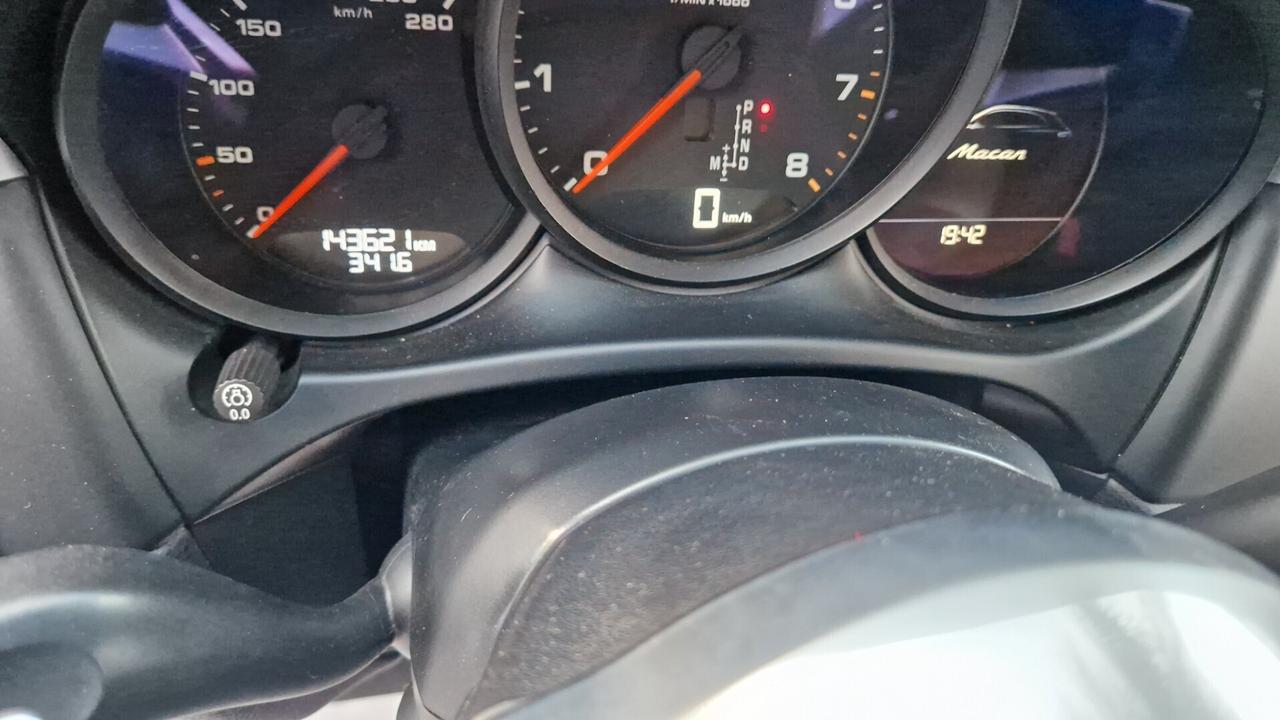 Porsche Macan 2.0-245 cv PDK -2020