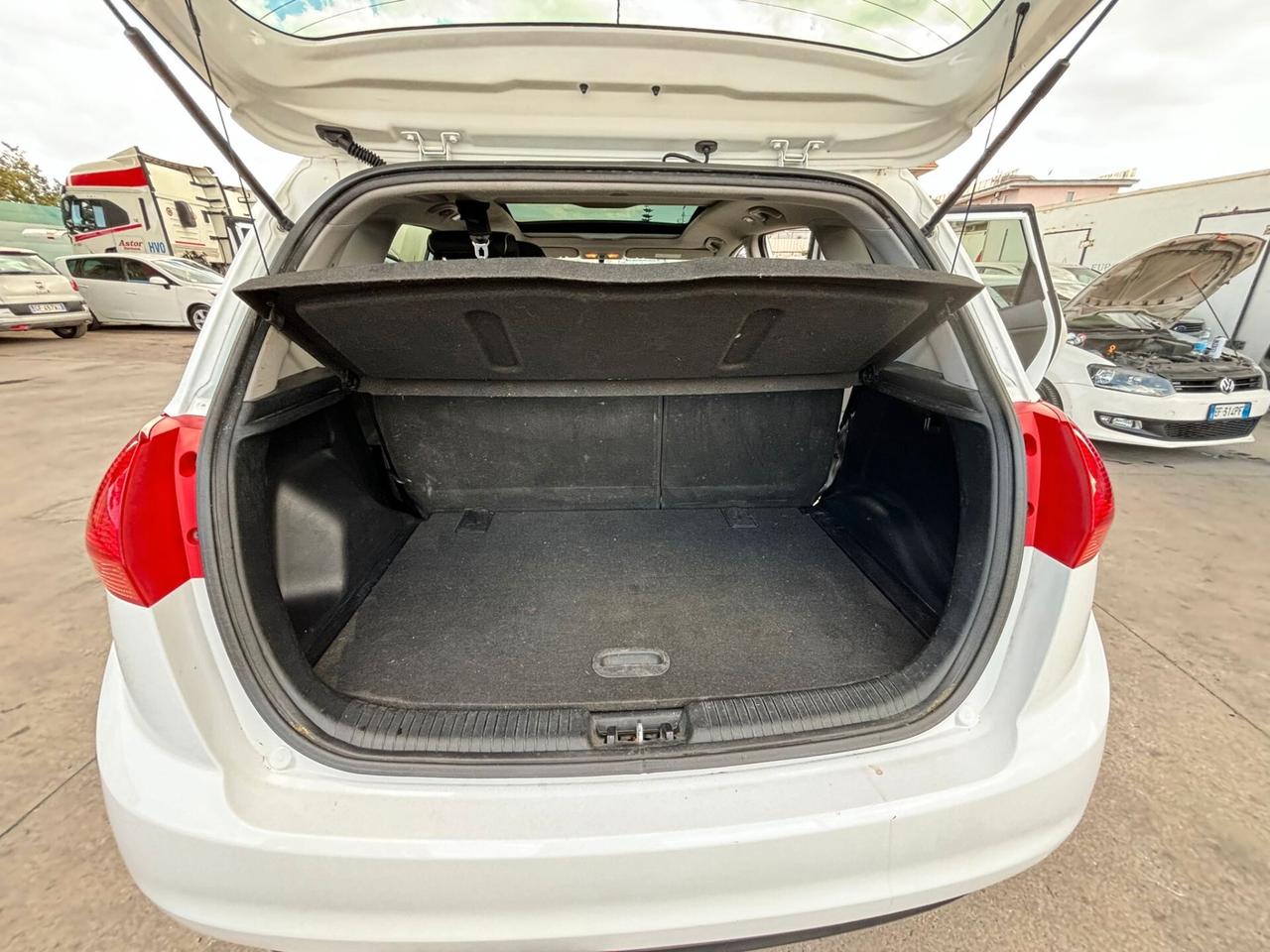 Kia Venga 1.4 CRDi 90CV WGT Fullsky