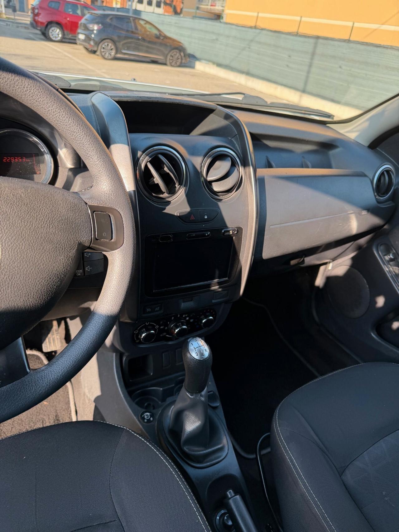 Dacia Duster 1.6 GPL - NEOP. - NAV. - 12 MESI DI GARANZIA -