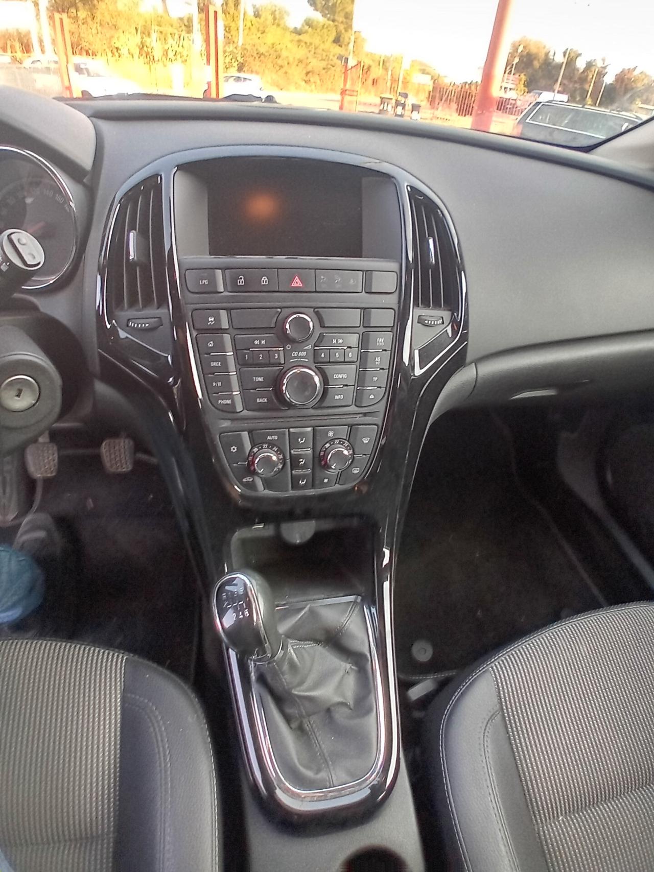 Opel Astra 1.4 Turbo 140CV Sports Tourer GPL 2016