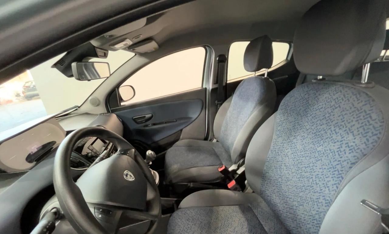 Lancia Ypsilon 1.0 FireFly 5 porte S&S Hybrid Oro