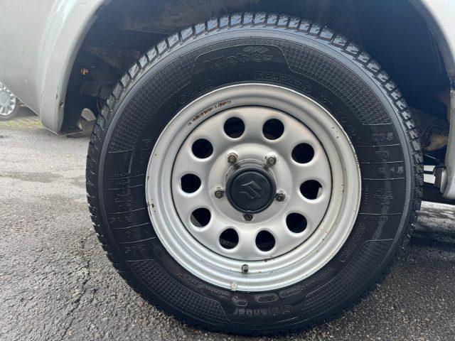 SUZUKI Jimny 1.3i 16V cat 4WD JLX