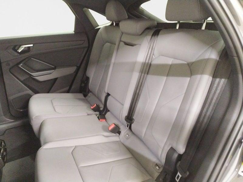 Audi Q3 Sportback 40 2.0 tdi Identity Black quattro 193cv s-tronic