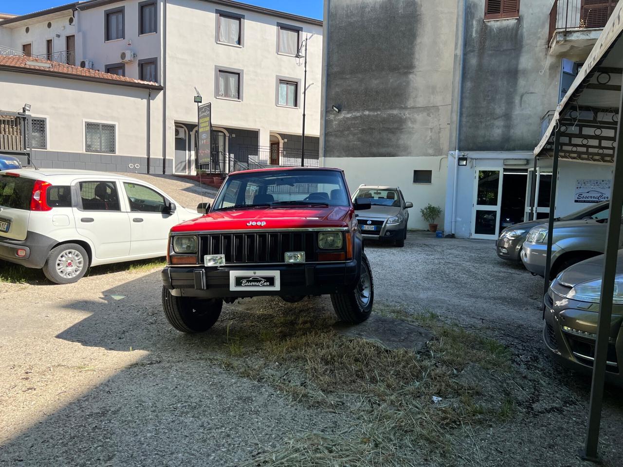 Jeep Cherokee 2.1 turbodiesel 3 porte posti2