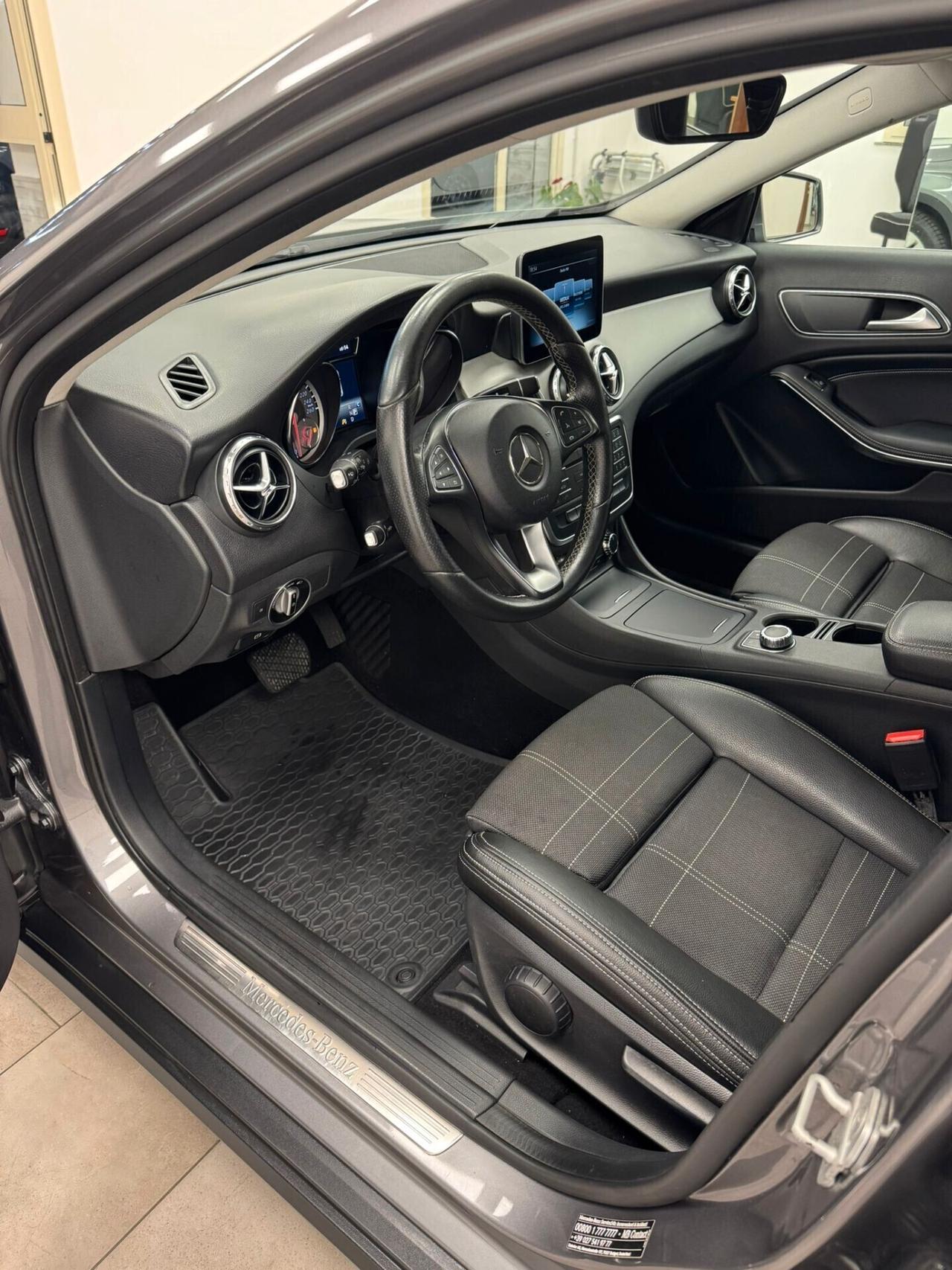 MERCEDES-BENZ GLA 200 D AUTOMATC PREMIUM