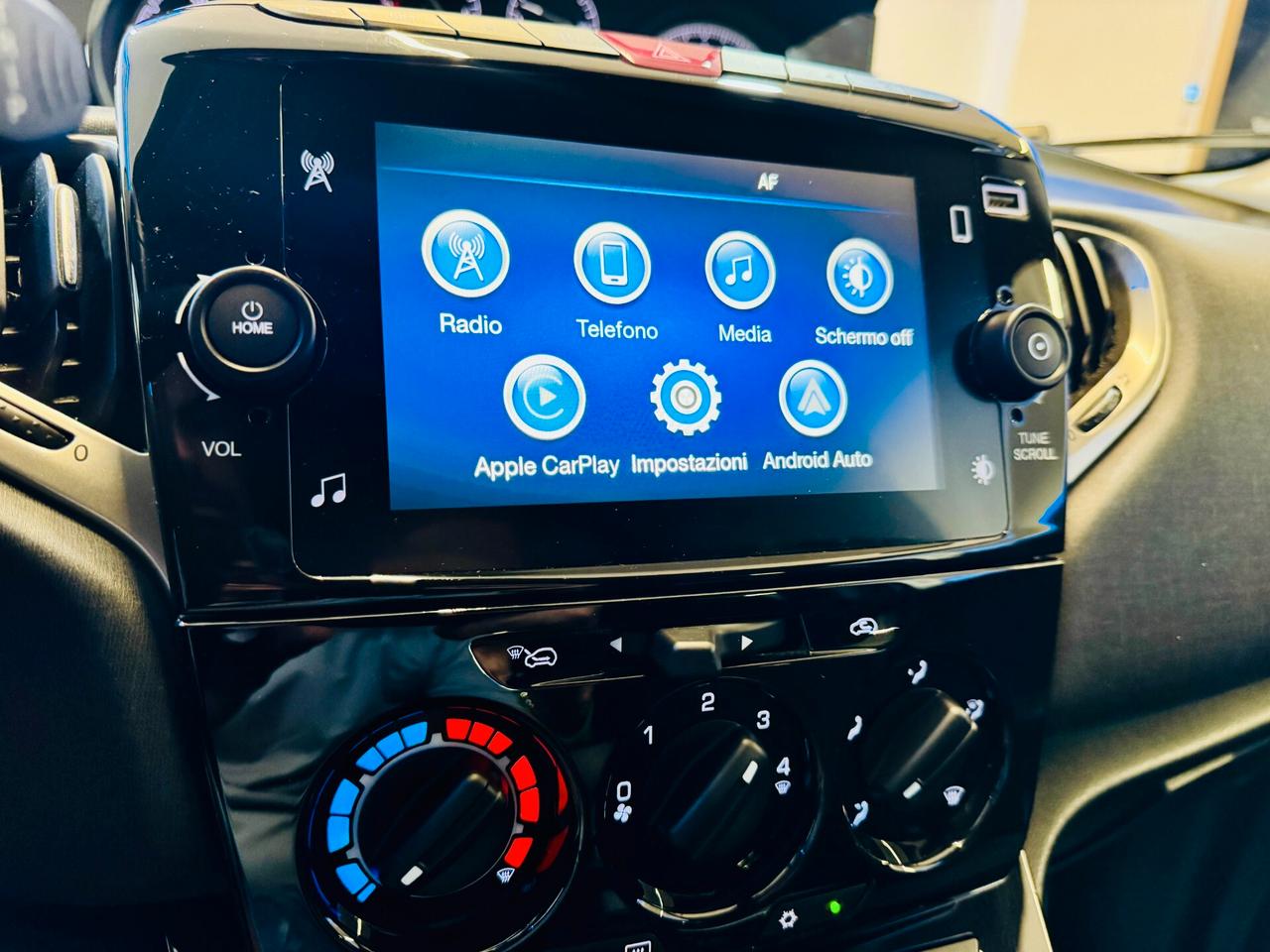 Lancia Ypsilon 1.0 S&S Hybrid 5p. CarPlay / Navi