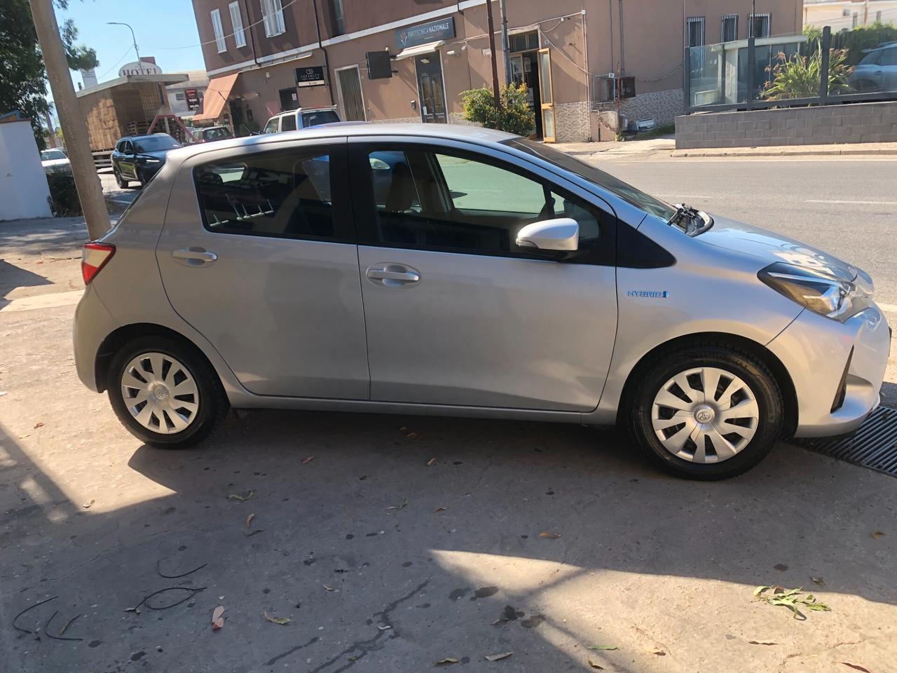 Toyota Yaris 1.5 Hybrid 5 porte Cool
