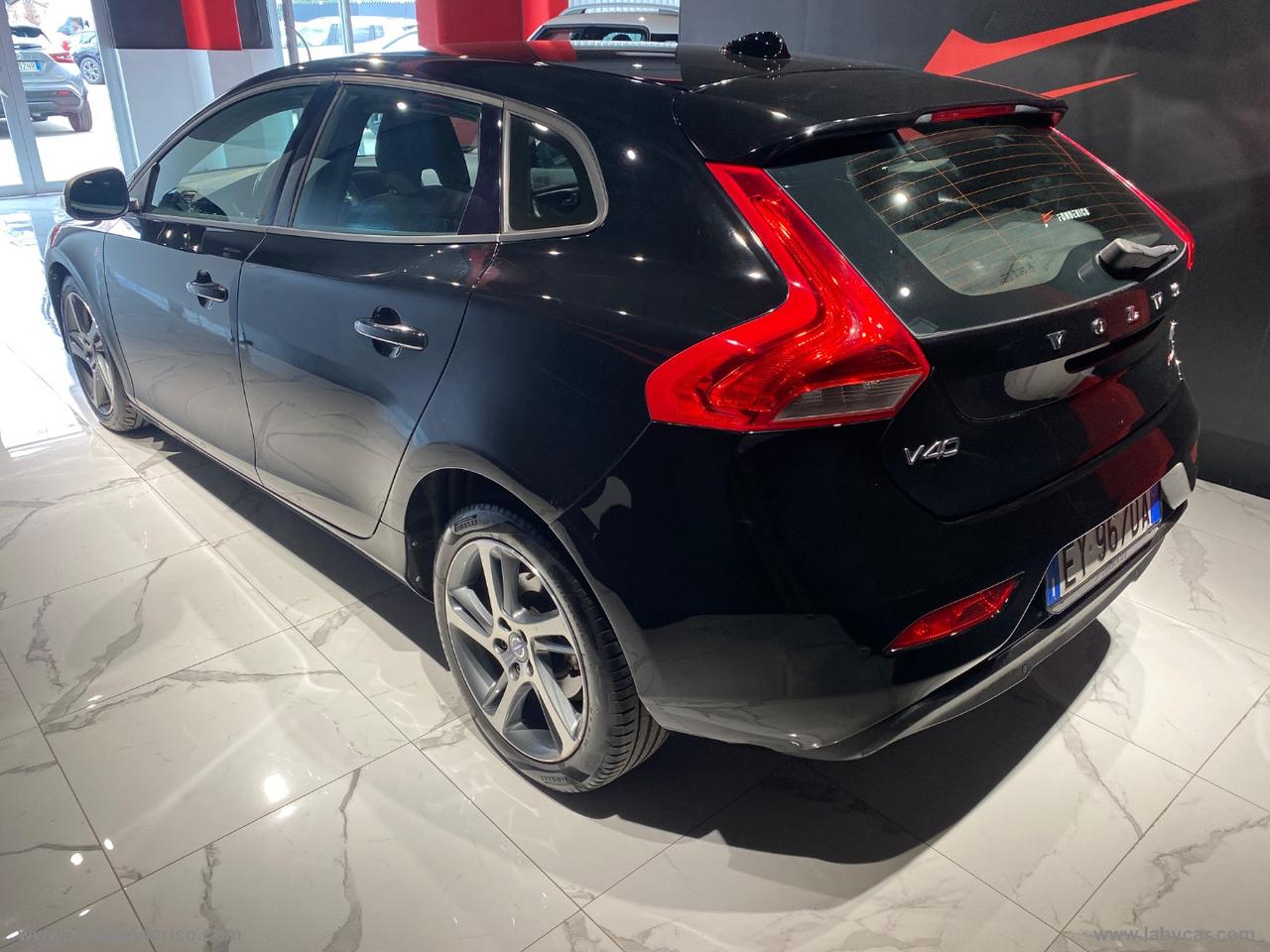 VOLVO V40 Cross Country D2 1.6 Kinetic