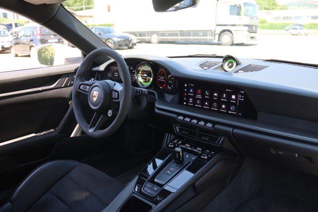 PORSCHE 911 992 Carrera 4 GTS