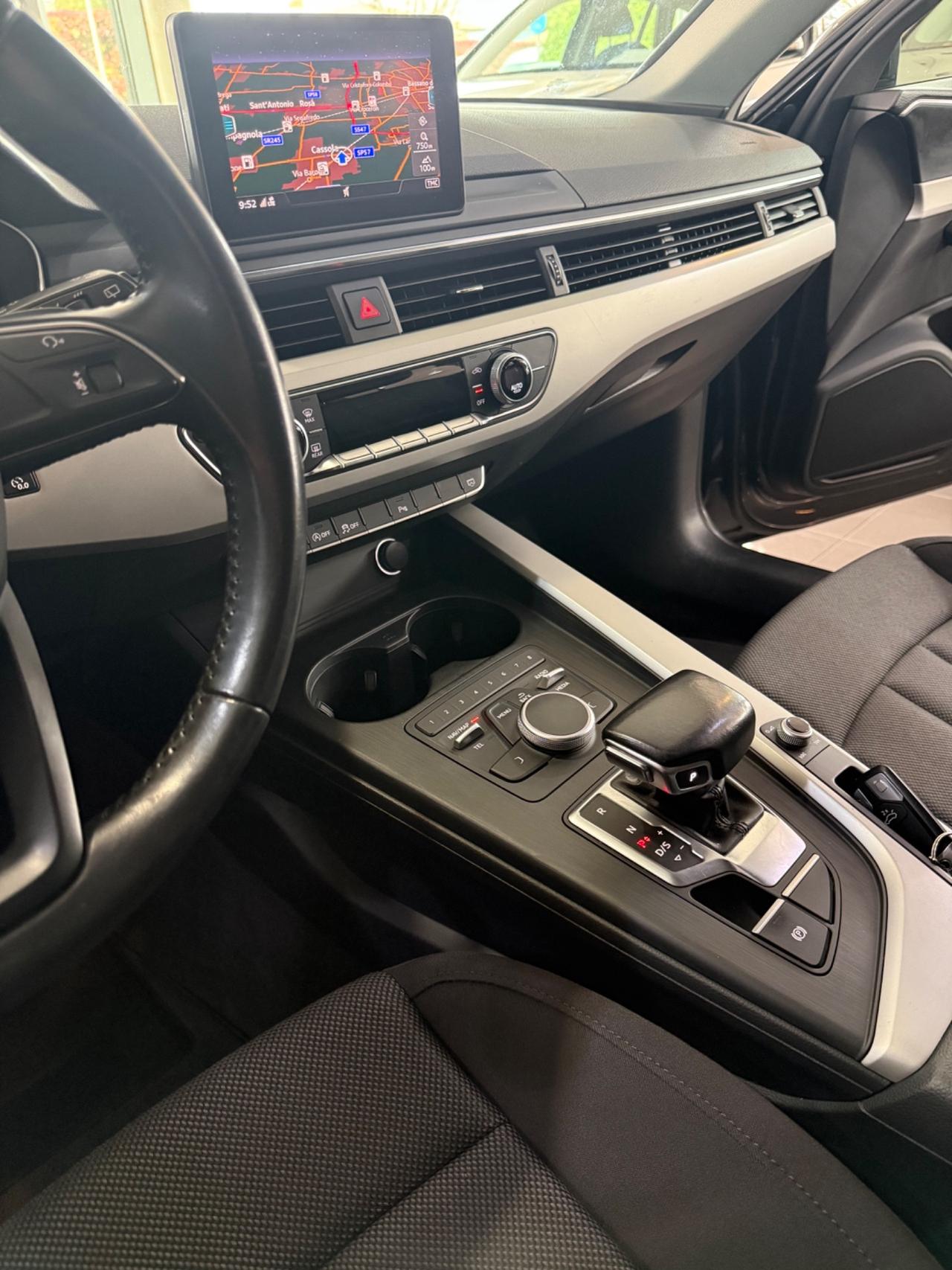 Audi A4 Avant 30 TDI S tronic Sport